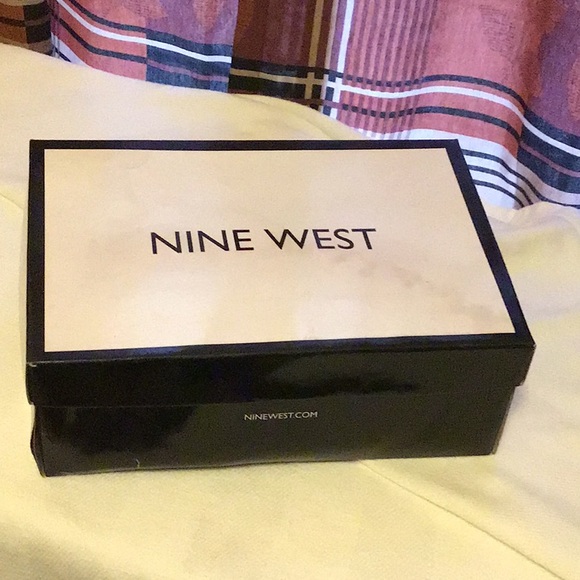 Shoes - Picture 6 of 7